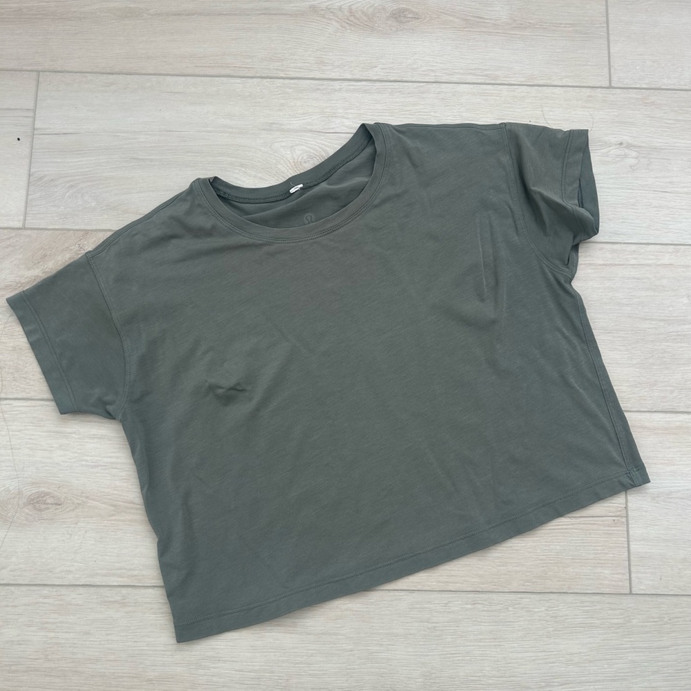 lululemon athletica Cropped Crewneck Tee - Olive